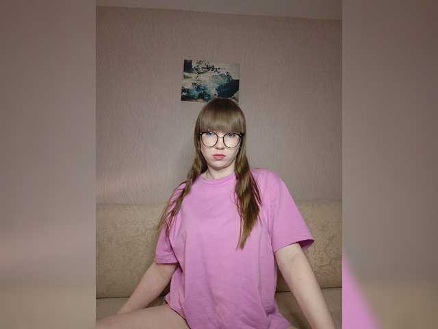 Foto's LilyCandy Welcome to my room. My name is Julia. Don't forget to put love and subscribe *In addition to privates, I go to a group (60tknmin). The strongest vibration is 222tkn