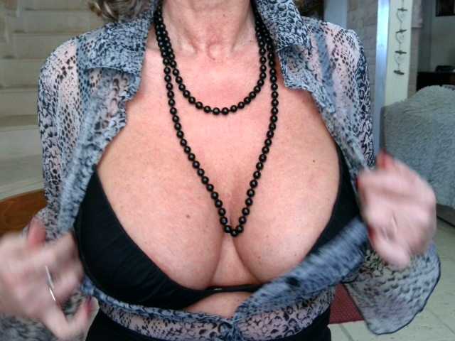 Foto's -PimentRouge- Vraie francaise a grosse poitrine ,privé cam to cam hum Real French woman with big breasts, private cam to cam hum, for very sex adventures , tip if you like