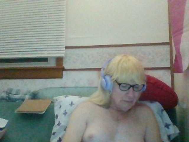 Foto's acorn551 Special For 100 tokens watch me strip down to my birthday suit !!!!!TOPIC: Loven if you like my smile any tips if you like me!Show tits---50 TokensShow pussy----110 TokensShow ass--90 TokensLove my smile ---20 tokens Pussy Licker Vib --- 150