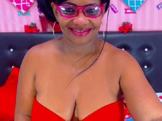 Foto's AdaBlake Welcome to my room! let's have a horny morning #lovense lush: #allnatural #ebony #pussy #squirt #latina bigtits #bigass - #cum show at goal!