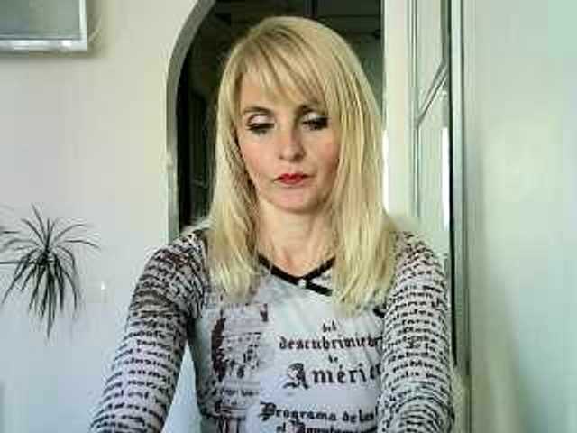 Foto's Adrianessa29 I'll watch your cam for 30. Topless - 50. Naked - 200.