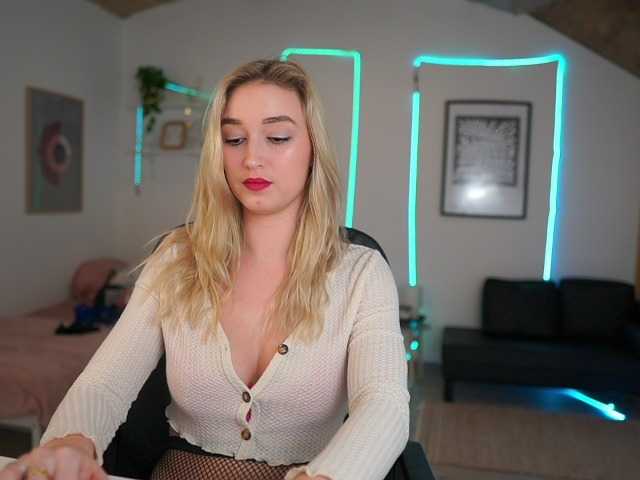 Foto's AlexisTexas18 Hi! I am Alexis 19 yrs old teen, with perfect ass, nice tits and very hot sexy dance moves! Lets have fun with me! Water on my white T-shirt at goal!