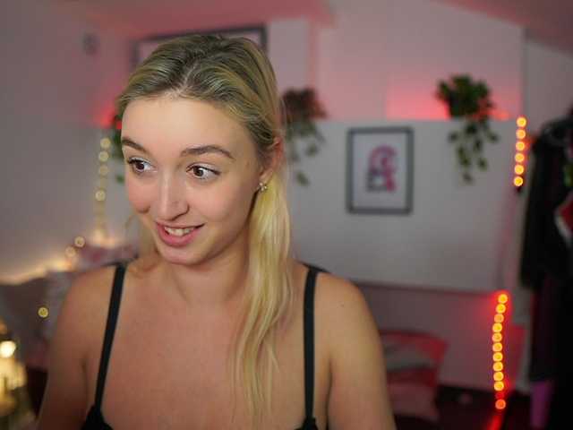 Foto's AlexisTexas18 Hi! I am Alexis 19 yrs old teen, with perfect ass, nice tits and very hot sexy dance moves! Lets have fun with me! Water on my white T-shirt at goal!