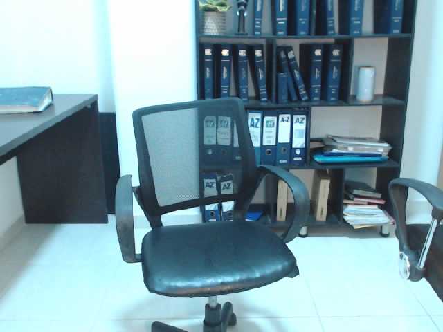 Foto's alicelu ...in my office... make me wet #squirt #cum #latina #natural #brunette #18 #feet #nolimits #lovense
