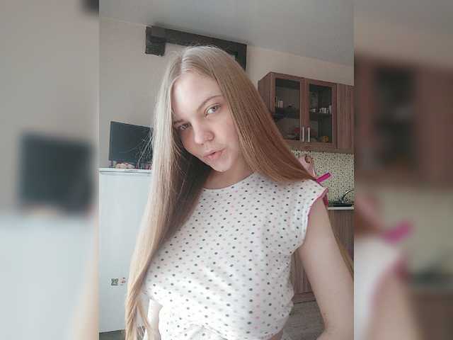 Foto's alisekss8 Hello boys!) Im Alice, Im 24 age. Subscribe to me and put a heart!) Subscription for tokens!) I undress in private or in a group, not in public) Collecting tokens for a new camera!!)