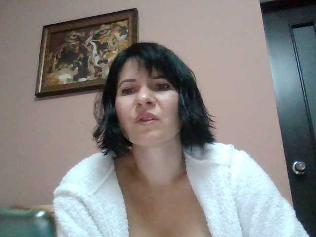 Foto's AllaBoni Hi guys! WHO MAKE ME CUM???with me a pleasure to entertain) so requests to play me and you will not regrethi,I have a new toy let it protest it together