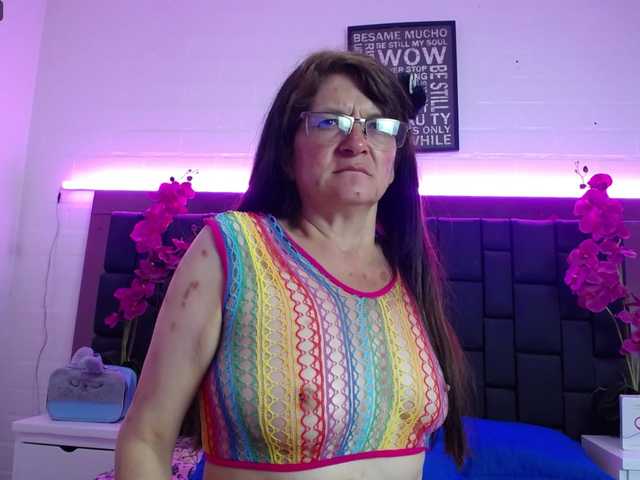 Foto's amanda-mature I'm #mature a little hot, if you have fantasies about older women you can fulfill them with me #hairy #skinny #fingering