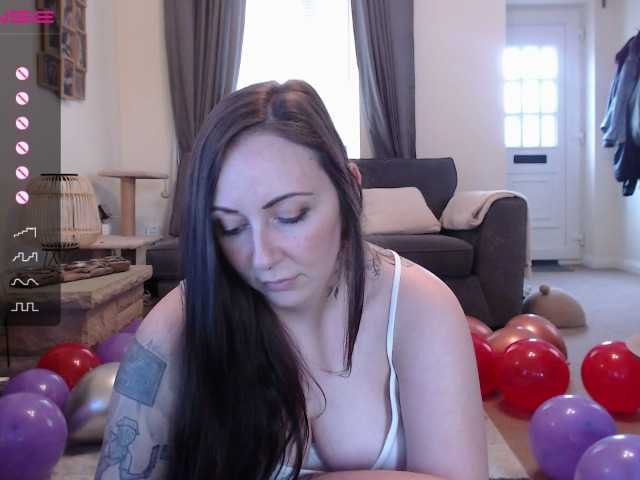 Foto's AmberJayde LUCKY ​POP! ​66 ​tks ​for ​small ​prize ​balloon ​or ​199 ​tks ​for ​big ​prize ​balloon