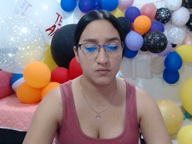 Foto's Andreacute Hello guys welcome to my room, let's play with my balloons, I'm a looner, I have a hairy pussy, #balloons #bush #hairy #control lush or domi