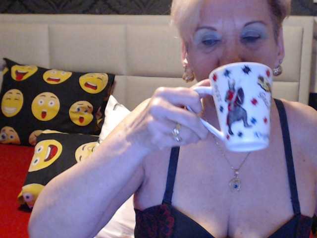 Foto's ANGELGRANNY welcom guys..pm..50 tk..pussy or ass..100..tits or feet..50..let s have fun