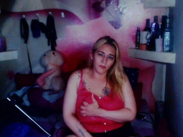 Foto's annysalazar Hello, welcome to my room! : Please, without demands! Pray or ask! First advice! My Lovense is active, I will be very happy if you make my pussy wet even more.