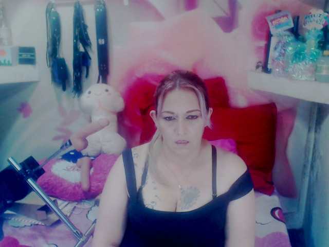 Foto's annysalazar Hello, welcome to my room! : Please, without demands! Pray or ask! First advice! My Lovense is active, I will be very happy if you make my pussy wet even more.