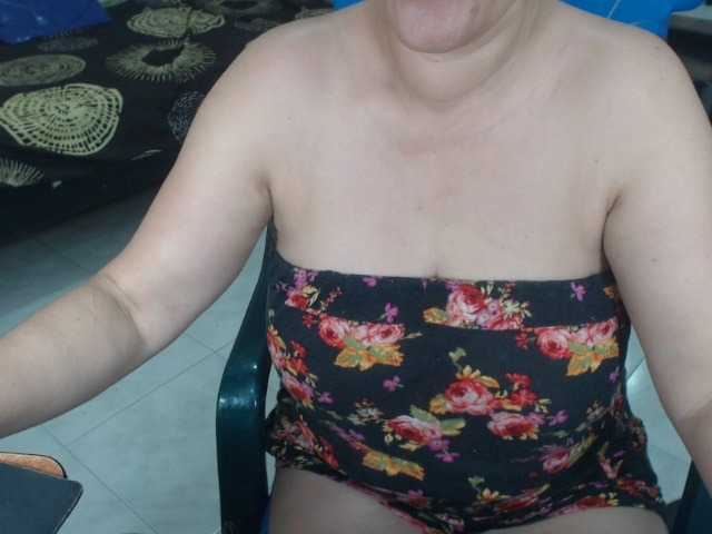 Foto's ARDIMATURESEX #bbw #bigbelly #bigboobs #grandmother Lovense Lush : Device that vibrates longer at your tips and gives me pleasures #lovense