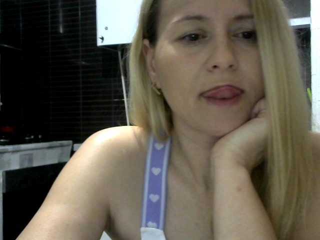 Foto's arianna_92 Hello guys...Welcome to my room!!!​​ lovense is on! @remain naked rub pussy !!!