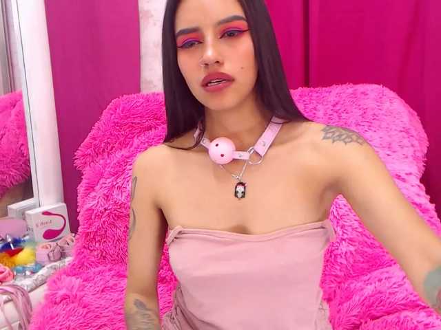 Foto's ArianaMoreno ♥ Just because today is Friday, I will give you the control of my lush for 10 minutes for 200 tokens ♥ ♥ Just because today is Friday, I will give you the control of my lush for 10 minutes for 200 tokens ♥