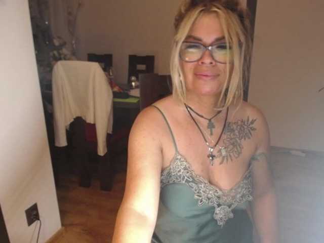 Foto's ArianeSexy Hello! Sexy milf here. TIP ME FOR FOLLOW.