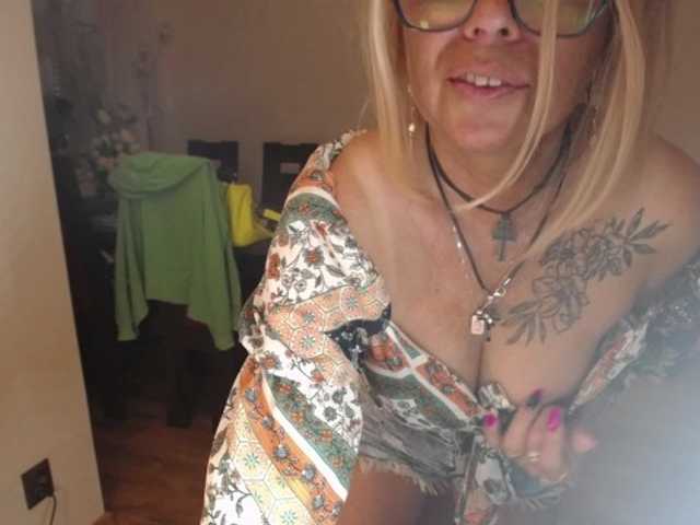 Foto's ArianeSexy Hello! Sexy milf here. TIP ME FOR FOLLOW.