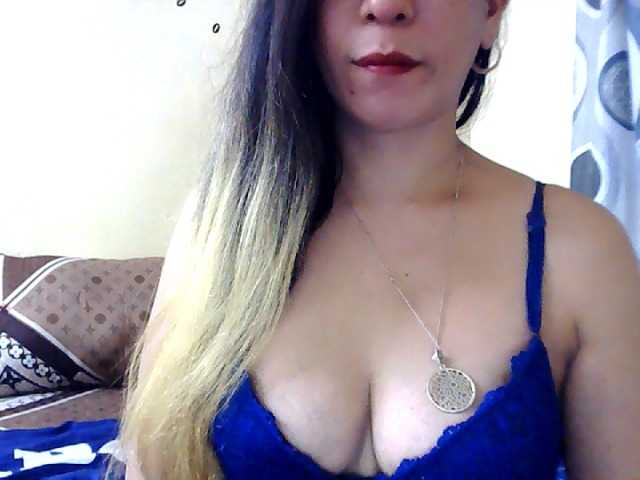 Foto's AsianLeahxxxx Hey there !I'm new here Im Leah .Let's have some fun and get to know each other :) Send me some Love .. Welcome To My Room!