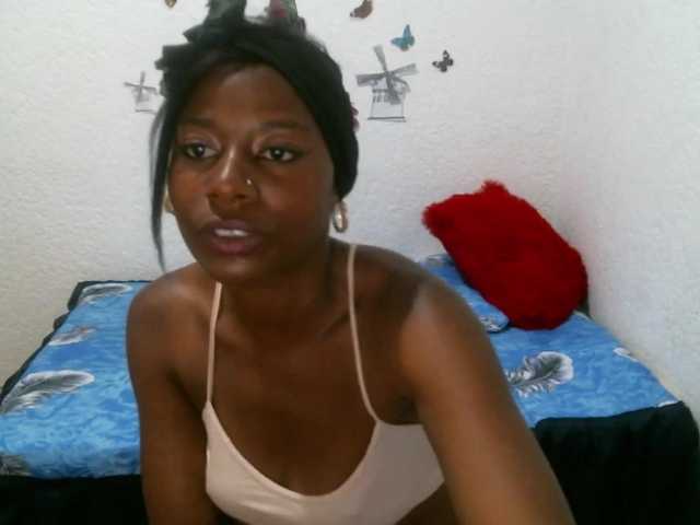 Foto's Blackrosess15 Hi guys, today I'm horny, I want us to play for a while, if you want to talk with me, start with 2 tokens and we can talk about whatever you want, I get naked and masturbate120 token o pvt.500. (101500).