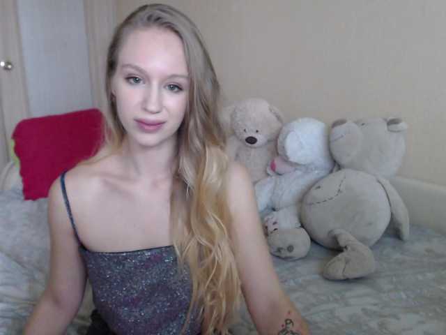 Foto's BlondeAlice Hello! Im Alice, glad to see u here! Tip me for buzz my pussy! Take me in my pvt show first! Muah!