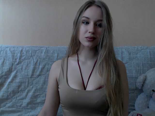 Foto's BlondeAlice Hello! My name is Alice! Nive to meet you. Tip me for buzz my pussy! I love it! Take me in my pvt chat first! Muah!