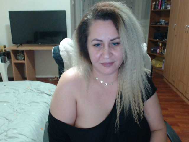 Foto's BlondeElla 1000 tokens who want me and love me