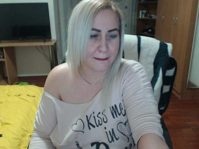 Foto's BlondeElla 1000 tokens who want me and love me