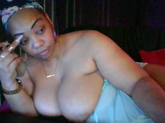 Foto's BrownRrenee hi C2C 30 tokens and private messages 25 TOKENS MAX 3 MIN Squirt show open 200 tokensgoddess appreciation is welcomed request comes with tokens count down 50 tokens unless pvrtTY FOR UNDERSTANDING
