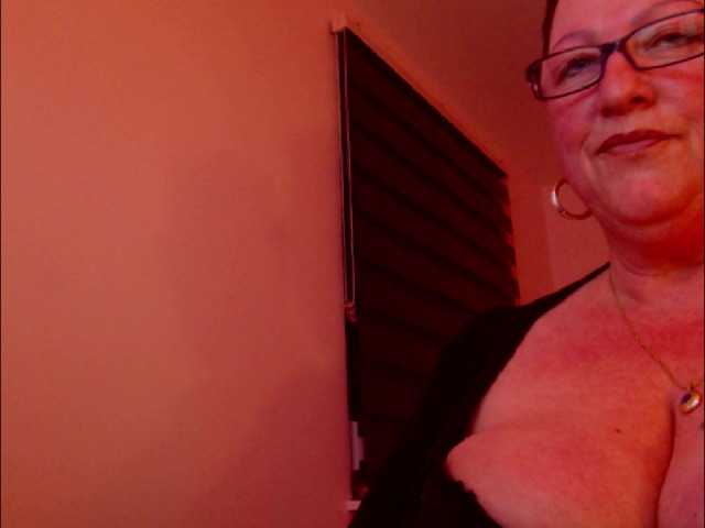 Foto's Connyat99 Make Mistress Conny happy with the vibration 201 ultra high kiss tits flash 80 tips guys kiss