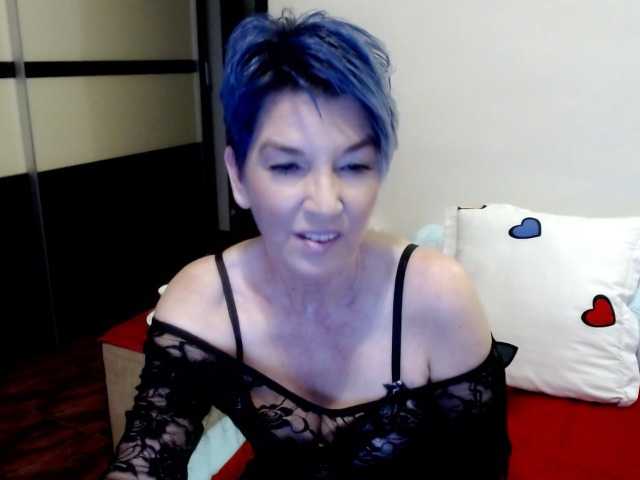 Foto's cornycamelia Welcome guys to my room ,Hoot Cougar play with me and lest cum toghter