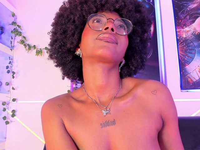 Foto's CuteTiana Squirt Show At Goal @total - @sofar Spin the wheel to have a surprise Spin the wheel to play with my ASSBOOBS ✨