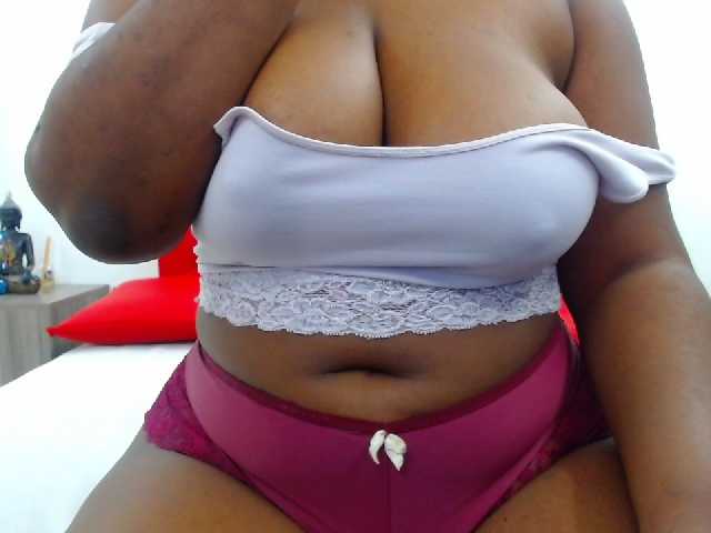 Foto's DarnellQueen Run your tongue through my body make your way down to my #pussy and endulge yourself with my body @goal #squirt #ride #dildo / #bbw #latina #lush #hitachi #bigass #bigboobs #ebony