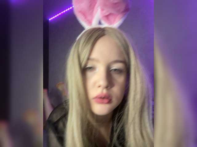 Foto's BunnyLegendary I use lovense only in group chat and in private