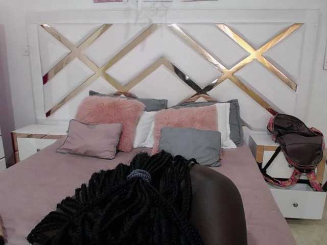 Foto's Ebony-Queen19 Welcome to my room I'm new I'm hot and ready for fun