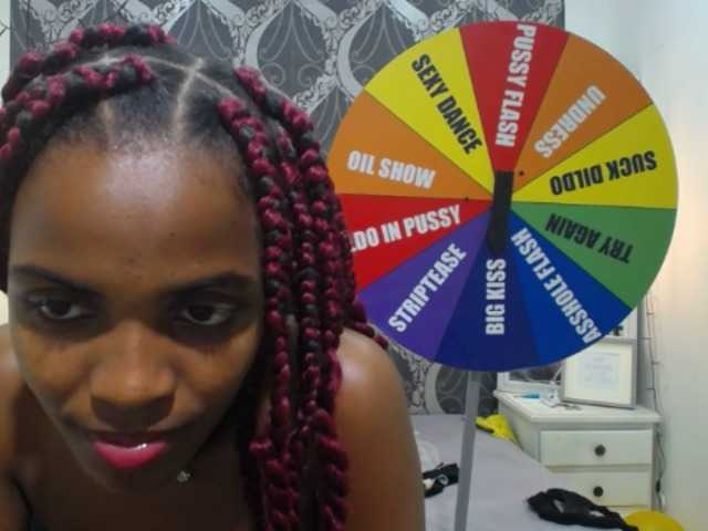 Foto's EbonyLinda Hello guys :) Welcome to my oil show, you want to play with me ?do not forget to leave your gift #teen #bigboobs #latina #squirt #deep #cum