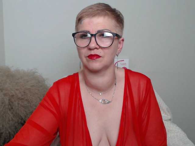 Foto's ElenaQweenn hello guys! i am new here, support my first day!11 if you like me,20 c2c,25 spank my ass,45 flash tits,66 flash pussy,100 get naked,150 pussyplay,250 toyplay!