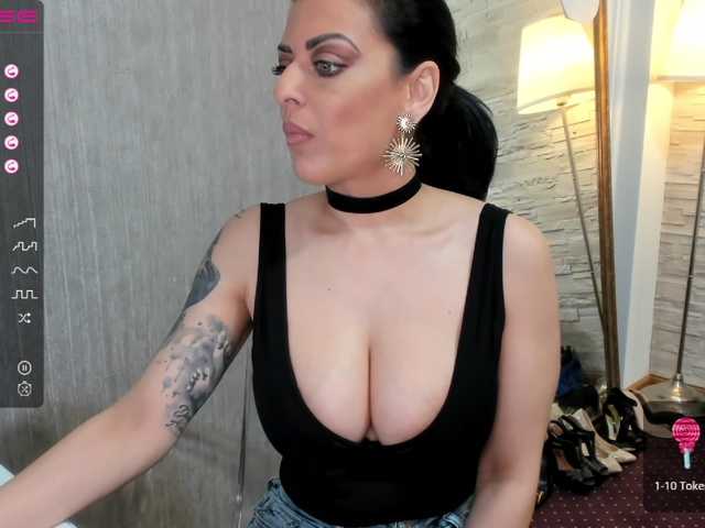 Foto's ElisaBaxter Hot MILF!!Ready for some fun ? @lush ! ! Make me WET with your TIPS !#brunette #milf #bigtits #bigass #squirt #cumshow #mommy @lovense #mommy #teen #greeneyes #DP #mom