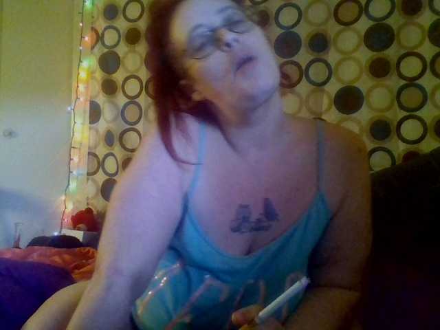 Foto's EmpressWillow Happy Friday I’m back. #bbw #goddess #kink #submissive #tits #ass #pussy #smoking #bellylove #sph #mommy #edging #findom #feet #tease #daddy #c2c #findom #paypig catch my vibe