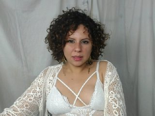 Foto's evelyne-curls #showtits25tokens #showpussy30tokens#showfeet5tokens#opencamera30tokens5min