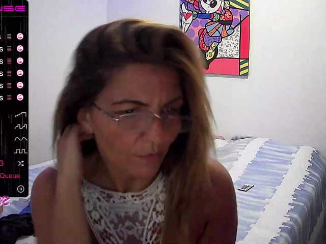 Foto's Carolain39 hello guys today I need tips to be able to pay the rent of my house help me with tips thanks