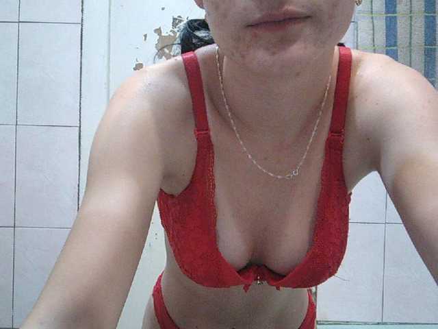 Foto's Floranse Tits 10 tokens. Kitty’s naked 15 tokens. self-abuse 25 tokens. Take of the clothes 30 tokens.