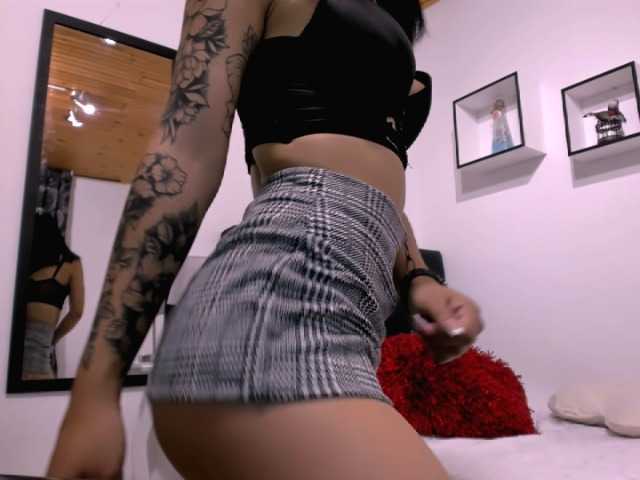 Foto's freyaly Hello! I'm a bad girl (show cum in the goal) #young #skinny #new top off (65tk) spank x10 (25tk) Below pants (99)