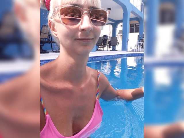 Foto's FriskyKat 1 token- kiss, 10 tokens- PM, 100 tokens- flash. @remain nude swimming at goal Should I cum on the water jet? I'm lonely on vacation keep me cumpany.