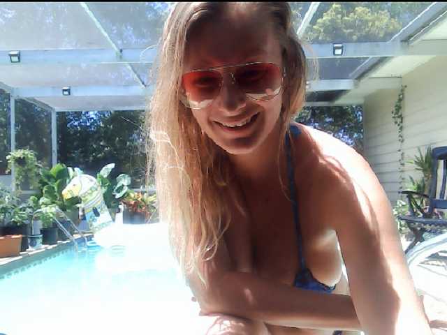 Foto's GamerQueen HAI Lush on Lets play @Goal Topless dance and Jump in pool 1960