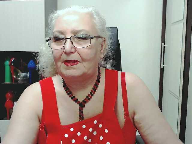 Foto's GrannyWants all shows in clothes only for tokens.. undress only in private