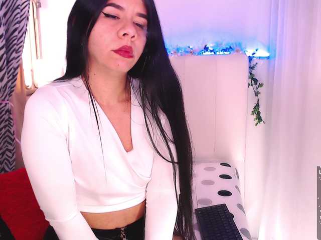 Foto's HAILEY-SWEET DOMIisONLUSHisON#makemewetwithyoutips:big95#sweetgirl #young #bigass #latina #squirt #anal #horny #dontberude #bekind:text02 :text01