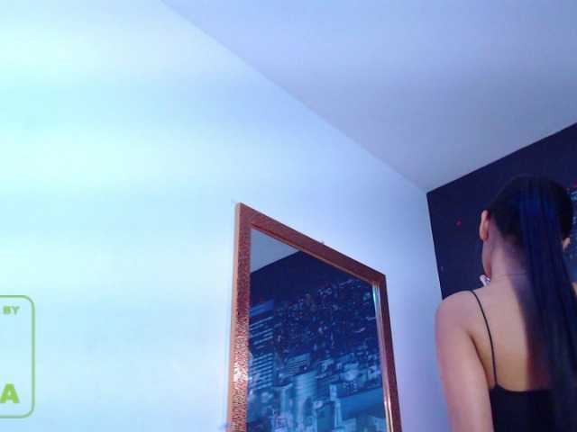 Foto's hailyscot hello welcome to my living room #IamColombian #21years #brunette #longhair #naturalbody #single #height1.58 my god # blackeyes #smalltits