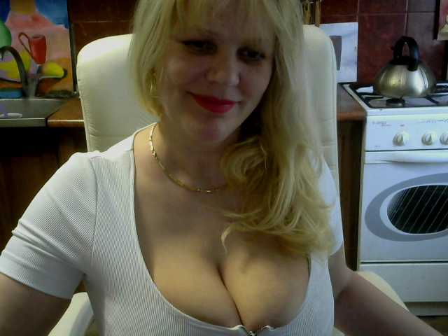 Foto's helpmee show sisi 100, camera 40. Ass 50. Pisya 300. I go to a group and privat. Lawrence works with 2 cute tokens. Levels of Lovens 2,20,50,100. Special teams 80 random, 150 current - 50 sec. wave.