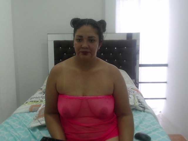 Foto's Honey-Girl-km Hey guys ask me for my hot pictures at goal i play with my wet pussy #latin #dildo #bigtits #deliciuspussy