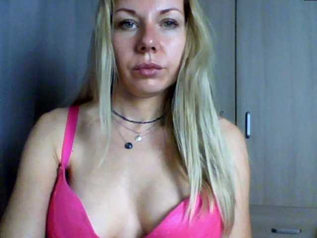 Foto's HotDiana4U Sexy blond hottie - big natural tits - great ass - i love sex!,)